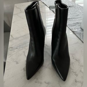 Leather pointed heeled ankle boots in black size EUR 37- Zara